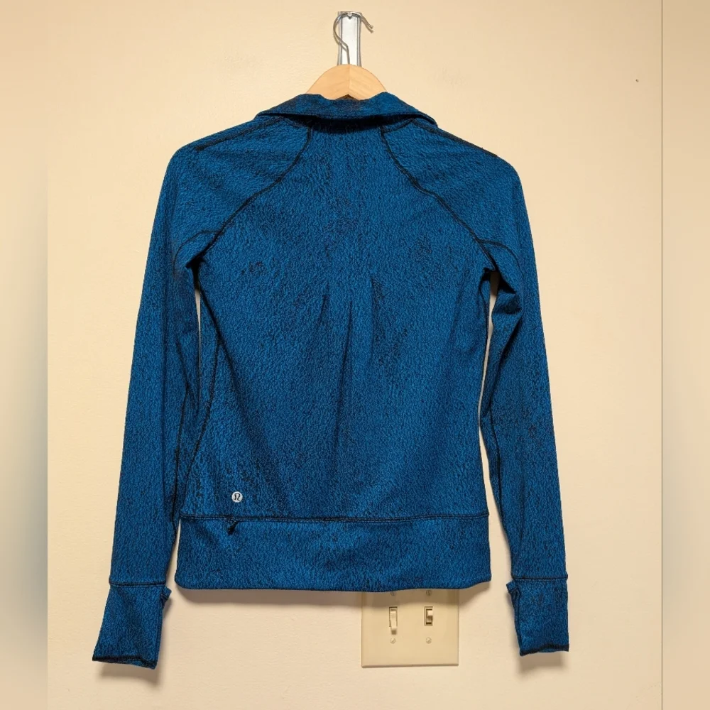 Lululemon Size 4 Blue Textured Half Zip Pullover Athletic Top